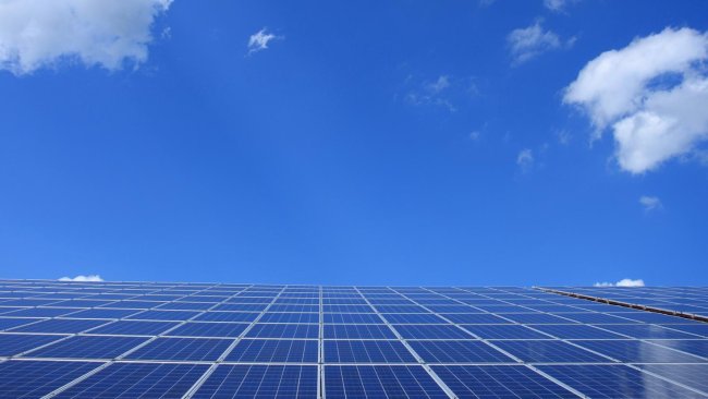 Uz redovno i vanredno školovanje za zanimanje Elektrotehničar energetike, vrši se i prekvalifikacija, stručno osposobljavanje i dokvalifikacija
