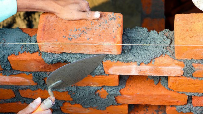 Smatra se da je na tržištu rada povećana potreba za radnicima obrazovnog profila zidar - fasader, treći stepen.